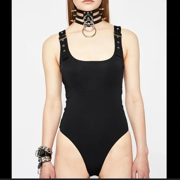 Pretty Little Thing Black Buckle Strap Thong Bodysuit 🌺 - Picture 10 of 11